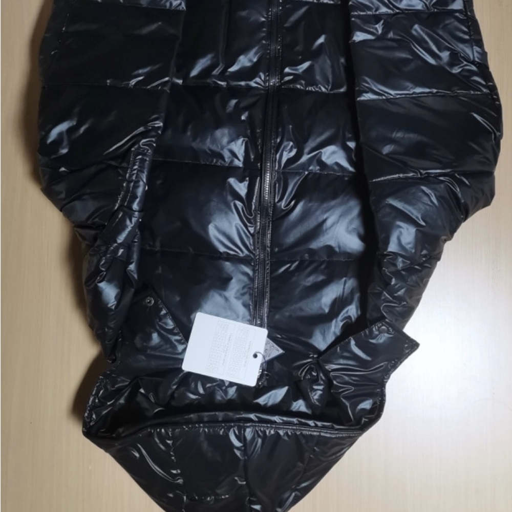 It's a Monclair maya puffer jacket brand new